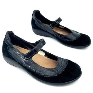 Comfort Mary Jane Flats in Black
